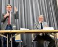 Bild: eig
Professor Dr. Lorenz Jarass (Mitte) vermisst die Ausbaukosten im Netzentwicklungsplan. Ein "schwerer methodischer Fehler", sagt er. Mit im Bild Rainer Kleedörfer (rechts), Vorstandsmitglied von N-Ergie, und der Würzburger Verwaltungsrechtler Wolfgang Baumann.