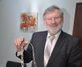 Bild: ws
Über 25 Jahre hat Josef Schmidkonz auch immer wieder die Amtskette der Marktgemeinde Mähring umlegen dürfen. Nach der nächsten Wahl ist das vorbei. Ein bisschen bedauert Schmidkonz, dass kein Freier Wähler für seine Nachfolge angetreten ist.