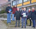 Bild: Lowak
Bürgermeister Karlheinz Budnik (Dritter von rechts) stellt mit einem Teil seines CSU-Teams das Wahlprogramm vor. Die Sicherung der Grund- und Mittelschule ist einer der Punkte, die sich die CSU auf die Fahne geschrieben hat.