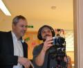 Bild: lue
Jürgen Preisinger (links), Vorsitzender des Kreisjugendrings Tirschenreuth, und Philipp Reich, Leiter des T1-Jugendmedienzentrums, drehen gerade vier Videoclips mit den Landratskandidaten.