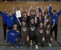Bild: Petra Hartl
Die D-Junioren des SV Raigering jubelten nach dem Finalsieg gegen den FC Amberg über den Stadtmeistertitel im Hallenfußball. Auf dem Bild die erfolgreiche Mannschaft mit (hinten von links) Trainer Christian Helleder, Bürgermeister Martin Preuß, dem Vorsitzenden des Stadtverbandes für Sport, Norbert Fischer, Jugendleiter Albert Kiener vom FSV Gärbershof und den SVR-Trainern Roland Seegräber und Jürgen Kreitlein.