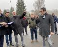 Bild: eig
Vor-Ort-Termin auf dem ehemaligen Osram-Gelände: Finanzminister Albert Füracker (links) lässt sich von Bürgermeister Rupert Troppmann (Dritter von links) die Situation erläutern. Mit dabei Landtagsabgeordneter Stephan Oetzinger, Altenstadts Bürgermeisterkandidat Dominik Baschnagel und der Neustädter Bürgermeisterkandidat Armin Aichinger (von links).