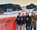 Bild: David Sorgenfrei
Daumen hoch: Sandro Augustin, Christoph Plank, David Sorgenfrei und Matthias Zimmerer (von links) von der Band Rotzlöffl sind vom Hahnenkammrennen in Kitzbühel begeistert. Wegen eines Auftritts am Freitagabend reisten die vier Musiker nach Österreich.