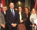 Bild: Hirsch
Die CSU-Delegation mit Martina Englhardt-Kopf (Mitte) an der Spitze hieß den bayerischen Finanzminister Albert Füracker (Dritter von links) zum Neujahrsempfang willkommen. Rechts Josef Stadler, der die Empfänge seit 30 Jahren organisiert.