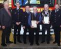 Bild: bkr
Seit 60 Jahren ist auf Alois Schmid und Günther Ritter (Vierter und Fünfter von links) Verlass. Zu Ehrenurkunden gratulierten Eberhard Besold, Daniel Schmidt, Gerhard Popp, Alois Schmid, Günter Ritter, Adrian Scheitler und Bernhard Schmid (von links).