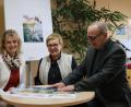 Bild: Landratsamt Tirschenreuth/exb
Sabine Rahm, Doris Strötz und Jugendamtsleiter Emil Slany (von links) sind auf der Suche nach weiteren Tagsmüttern und -vätern.