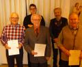 Bild: bba
Präses Walter Hellauer (hinten, Zweiter von links) ehrt (von links) Erich Weiß, Richard Ertel, Peter Schwemmer und Franz Platzer für 50 Jahre Treue zur Kolpingsfamilie St. Marien.