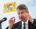 Archivbild: Peter Kneffel/dpa
Michael Piazolo (Freie Wähler), Staatsminister für Unterricht und Kultus, ist wegen seiner Pläne für Mehrarbeit an Bayerns Schulen in die Kritik geraten.