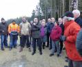 Bild: anv
Beim Ortstermin von Wirtschaftsminister Hubert Aiwanger im Windpark Feistelberg entwickelte sich eine rege Diskussion unter den Anwohnern.