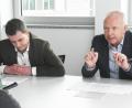 Bild: Gabi Schönberger
Florian Rieder (links) und Bernd Fürbringer formulieren die Wünsche der Wirtschaft an die Politik.