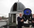 Bild: gib
Jürgen Kemmerer (links) und Torsten Bendl führen regelmäßig Besucher durch die Regensburger Sternwarte.