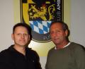 Bild: e
Einigung per Handschlag: Karl-Heinz Wagner (rechts) und Teammanager Matthias Schmien.