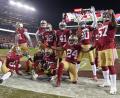 Bild: Tony Avelar/AP/dpa
Die Spieler der San Francisco 49ers jubeln während des Spiels gegen die Green Bay Packers.