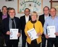Bild: stg
Ehrenamtsbeauftragter Gerd Binner, Vorsitzender Christoph Brand und "Vize" Holger Schmidt (hinten von rechts) dankten Josef Etterer, Maria Spörrer und Thomas Gmeiner (vorne von links) für 40 Jahre Treue.