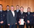 Bild: wku
Nach den Wahlen und Ehrungen bei der Feuerwehr Kürmreuth-Hannesreuth stellen sich (von links) der neue Vorsitzende Andreas Winter, Erwin Schinhammer, Bürgermeister Hans Koch, Kommandant Thomas Kogelbauer, der für 30 Jahre bei der Feuerwehr ausgezeichnete Thomas Kraus, Andreas Pirkl, Michael Schmidt und Daniel Kederer zum Erinnerungsfoto.