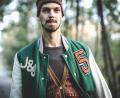 Bild: Maxi Pongratz
Das erste „Maxi-Album“ des „Kofelgschroa“-Akkordeonisten Maxi Pongratz erscheint beim Münchner Trikont-Label und soll vor allem „pur“ klingen.