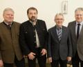 Bild: usc
Auf Einladung von Landrat Richard Reisinger (rechts) informierte über die Umsetzung des Volksbegehrens und ein vernünftiges Zusammenspiel von Jäger und Jagdgenossen (von links) der Leiter des Amts für Ernährung, Landwirtschaft und Forsten, Wolfhard-Rüdiger Wicht, Wildlebensraumberater Balduin Schönberger und stellvertretender Amtsleiter Engelbert Hollweck.