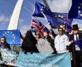 Bild: exb
Silvie Fisch (Dritte von links), Regensburgerin mit Wohnsitz in England, demonstriert mit Freunden für den EU-Verbleib.
