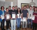 Bild: sp
Viele hochklassige Spiele gab es wieder bei den Tischtennis Stadtmeisterschaften des SVSW Kemnath. Wie im Vorjahr siegte Florian Spies (Dritter von rechts) gefolgt von „Gastspieler“ Sebastian Boemmel (Fünfter von links) und Andreas Schindler (Vierter von rechts). Bei den Damen belegten Jenny Schlicht (Mitte) und Petra Weber (rechts) die Plätze zwei und drei.