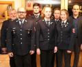 Bild: gru
Die Jugendarbeit der Feuerwehr Steinling trägt bei Leistungsprüfungen und im Wissenstest Früchte. Von links Vorsitzender Richard Winter, Kommandant Michael Leipold, Lukas Graf, Maria Wopperer, Lukas Wopperer, Hanna Wopperer, Bürgermeister Hans-Jürgen Strehl und Kreisbrandmeister Christian Meyer.