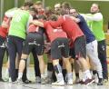 Bild: Ziegler
De Spieler des HC Sulzbach schwören sich ein: Jetzt umso mehr, da die Personalprobleme immer größer werden.
