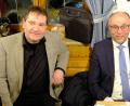 Bild: do
"Die Gemeinde Vorbach hat tolle CSU-Leute", findet Speinsharts Bürgermeister Albert Nickl (rechts) bei der Vorstellung der Kandidatenliste zur Kommunalwahl 2020 beim Bürgergespräch im Schützenhaus Oberbibrach. Bürgermeisterkandidat Alexander Goller hört das gerne.