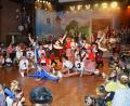 Bild: fjo
In großer Zahl nimmt die Jugendgarde jung und alt beim Kinderball mit auf eine extravagante Geschichte aus einem bunten Märchen- und Sagenmix.