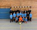 Bild: exb
Die F3 Junioren der gastgebenden Spielgemeinschaft Diendorf/Nabburg/Altfalter (vorne) beim Mannschaftsbild zusammen mit den drei Jugendleitern (hinten von links) Andreas Eckl, Uli Süßmann, Hans Prey (ganz rechts), sowie den drei Schirmherren Stefan Bergmann, Bernd Hoffmann und Hans Georg Dobler.