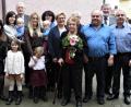Bild: ubb
Cäcilia Wolfrum (Dritte von rechts) hatte die Geburtstagsfeier mit ihrer großen Familie vom Ödhof bei Griesbach, ihrem Wohnort, in den Gasthof Kistenpfennig nach Tirschenreuth verlegt. Bürgermeister Josef Schmidkonz (hinten rechts) sowie die Markträte Siegfried Scharnagl (hinten) und Oswald Seidl (links) kamen deshalb in die Kreisstadt zum Gratulieren.