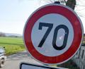 Symbolbild: Holger Hollemann
Maximal 70 km/h (Symbolbild) sind erlaubt - auf der Staatsstraße 2165 bei Kümmersbruck waren am Samstagvormittag etliche Verkehrsteilnehmer schneller unterwegs.