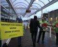 Bild: Petra Hartl
Aktivisten von Greenpeace haben am Montagmorgen am Eingang von Siemens protestiert. Es geht um das Engagement des Konzerns für ein australisches Kohlebergwerk.