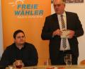 Bild: ral
Bürgermeister Richard Tischer (rechts), zugleich Vorsitzender der Freien Wähler Pfreimd, legte die Zielsetzungen für die nächste Legislaturperiode dar.
