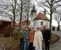 Bild: exb
Über eine Spende in Höhe von 250 Euro für die Sanierung der Leonberger Pfarrkirche freute sich die Kirchenverwaltung. Im Bild (von links) CSU-Ortsvorsitzender Max Zintl, die Kirchenverwaltungsmitglieder Stefan Greber, Bernhard Lindner und Daniela Malzer, Pfarrer Anton Witt, Josef Schuller und der Vorsitzende der Feuerwehr Pfaffenreuth, Max Ernstberger.