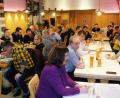Bild: do
Über ein volles Haus freut sich Bürgermeisterkandidat Manfred Plößner (rechts) bei der Wahlversammlung der Freien Wählergemeinschaft im Schützenheim in Oberbibrach.