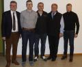 Bild: mfh
Ehrungen für 25 Jahre im Feuerwehrdienst (von links): Bürgermeister Miachael Göth, die Jubilare Florian Kaufmann und Markus Weber, Vorsitzender Hans König und Kommandant Jürgen Schloß.