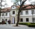 Bild: Gabi Schönberger
Mit 31000 Euro aus München soll der Außenauftritt des Keramikmuseums verbessert werden. Das wünscht sich Landtagsabgeordneter Stephan Oetzinger.