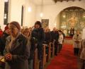 Bild: Dobler
Nicht immer ist die Kirche so gut gefüllt wie bei diesem ökumenischen Gottesdienst in der Christuskirche. Pfarrerin Heidi Gentzwein (im Hintergrund) und ihre Mitarbeiter werden künftig an Sonntagen nicht nur in Schwarzenfeld, sondern abwechselnd auch in Nabburg und Pfreimd Gottesdienste anbieten.