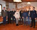 Bild: gi
Große Freude herrscht bei der Feuerwehr Tröbes über den Eintritt von neuen Jungfeuerwehrleuten in die Wehr. Es gratulierten Bürgermeister Hermann Ach, Kommandant Hans Neuber, 2. Vorsitzender Manuel Balk (von links) sowie Vorsitzender Karl Frischholz und 2. Kommandant Michael Bauer und (von rechts).
