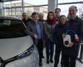 Bild: Konrad Schedl/exb
Vertreter der Grünen besuchten vor kurzem das Autohaus Gradl. Im Bild (von links): Franz Heinrich, Konrad Schedl, Magdalena Heinrich, Katrin Roider, Peter Riecker, Gisela Riecker und Johann Gradl (Chef des Autohauses mit mobiler Wallbox)