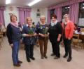 Bild: exb
Eine Rose, die Silber-Ehrennadel und Frauenbund Schokolade erhielten zum Dank für die 25-jährige Treue Monika Eckert und Rita Gradl (Zweite und Dritte von links). Links die Vorstandsmitglieder Ulrike Kraus sowie von rechts Sandra Wifling und Monika Grötsch.