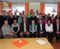 Bild: hm
Die neu gewählte Vorstandschaft des Obst- und Gartenbauvereins Pfreimd mit Bürgermeister Richard Tischler (vorne, Dritter von links) und dem wiedergewählten Vorsitzenden Reinhold Kumeth (vorne, rechts).