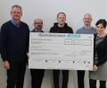 Bild: sfo
Die Geschäftsleitung der Firma Netzsch spendet 2000 Euro an die Stiftland-Sternenkinder. Werksleiter in Tirschenreuth Robert Meißner (von links) mit stellvertretendem Werksleiter Martin Werner, René Körner vom Betriebsrat sowie Michael Mickisch und Beatrix Kempf vom Verein Stiftland-Sternenkinder.
