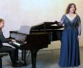 Bild: Wolfgang Steinbacher
Mezzo-Sopran Christa Mayer hatte ein umjubeltes Gastspiel in ihrer Heimatstadt. Begleitet wurde sie dabei am Klavier von Stefan Wolitz.
