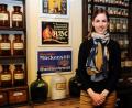 Bild: Stephan Huber
Julia Riß, die neue Leiterin des Amberger Stadtmuseums, inmitten der ehemaligen Adler-Apotheke, die zu den Höhepunkten der Ausstellung gehört.