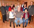 Bild: hai
Gruppenvorsitzender Sigmar Bräutigam (links) und dritter Bürgermeister Dr. Wolfgang Hübner (stehend dritter von rechts) gratulierten der neuen Vorstandschaft der Musikfreunde Karin Brilla, Hermann Eisenhut und Centa Hößl (sitzend von links), mit Olga Michel, Gerhard Klein, Viola Eisenhut, Markus Frei, Olga Michel, Marianne Kellner, Marieluise Dietz, Elfriede Bauer und Chorleiter Heinz Schmidt (von links).