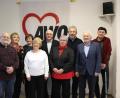 Bild: exb
Die AWO-Mitglieder schenken in der Jahreshauptversammlung dem Vorstand mit Franz Witt (Mitte) und Horst Washausen (links) wieder für vier weitere Jahre ihr Vertrauen. Sieglinde Kelnhofer (Vierte von links) und Claudia Terner ((Vierte von rechts) sind neu im AWO-Ortsvereinsbeirat.