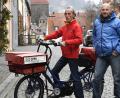 Bild: Petra Hartl
Lothar Zacher (links) arbeitet als einer von 16 Zustellern bei City-Mail und ist künftig mit einem E-Bike unterwegs. Rechts: Personaldisponent und Gebietsleiter Stephan Hagn.