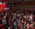 Bild: wro
Man brauchte beim HCL-Superfasching erst gar nicht mit dem Zählen anfangen. Auf den Nenner gebracht: die Dreifachturnhalle war mehr als nur gut gefüllt. Für Stimmung sorgte auch „Surprise“.