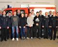 Bild: fdl
Die örtliche und die übergeordnete Führung freute sich über die guten Ergebnisse der Mitglieder der Jugendfeuerwehr beim Jugendleistungsabzeichen. Von links: Kommandant Josef Luber, KBI Martin Schmidt, KBM Marco Weiß, 2. Vorsitzender Thomas Kummer, Nico Prösl, 2. Kommandant Sebastian Trummer, Hanna Wisneth, Valentin Rumpler, Noah Fellner, Florian Bock, Jakob Radolph, ehemaliger Jugendwart Hubert Fick, KBR Fredi Weiß, Bürgermeister Hermann Falk, Jugendwart Maximilian Kummer und Vorsitzender Bernhard Wisgickl.