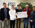 Bild: exb
Josef Ziegler (Zweiter von rechts) bedankte sich bei Schulleiter Christian Schwab (links) und Organisator Wolfgang Malzer (rechts) für die Treue, mit der seine „Aktion Tschernobyl“ seit vielen Jahren durch das JAS-Gymnasium Nabburg unterstützt wird. Die SMV, hier vertreten durch die Schülersprecher Elias Dobler und Lukas Schönl (von links) überreichten eine Spende über 2700 Euro.